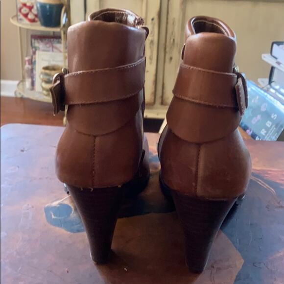 Coach and Four women’s size 8 brown leather ankle boots - Picture 7 of 8